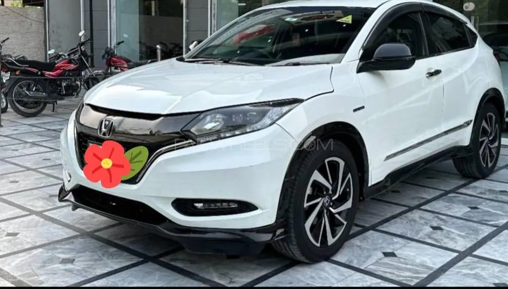 Honda Vezel 2017 for Sale in Multan Image-1