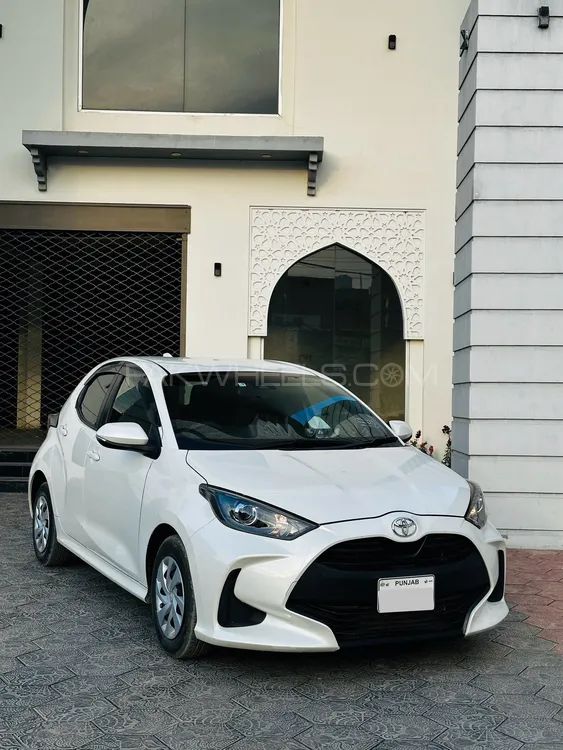 ٹویوٹا Yaris Hatchback 2021 for Sale in بہاولپور Image-1