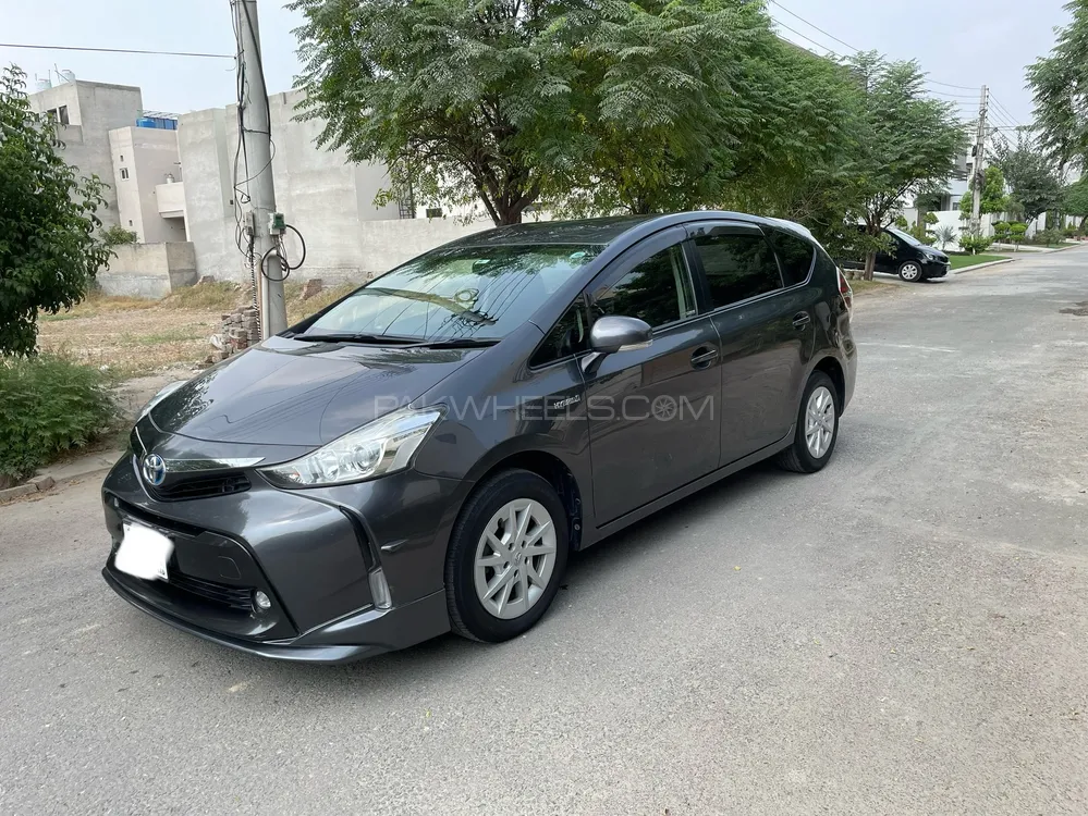Toyota Prius Alpha 2014 for sale in Faisalabad