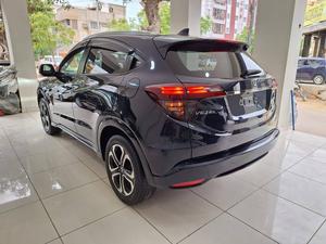 HONDA VEZEL 2019
4.5 GRADE 
100% ORIGINAL BODY
AUCTION SHEET AVAILABLE 
FRESH CLEAR
LOW MILEAGE 
FOR MORE DETAILS PLEASE CONTACT