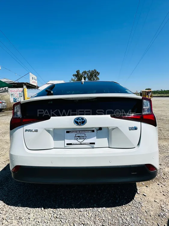 Toyota Prius 2021 for Sale in Nowshera Image-1