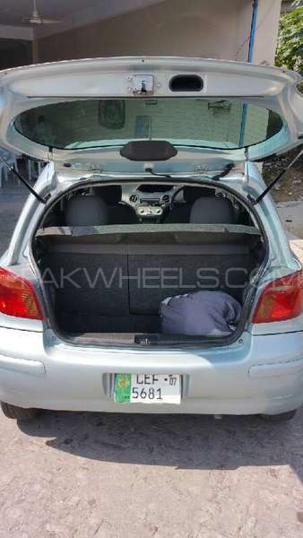 Toyota Vitz - 2004 Toyota Vitz Toyota Vitz - 2004 Toyota Vitz Image-4