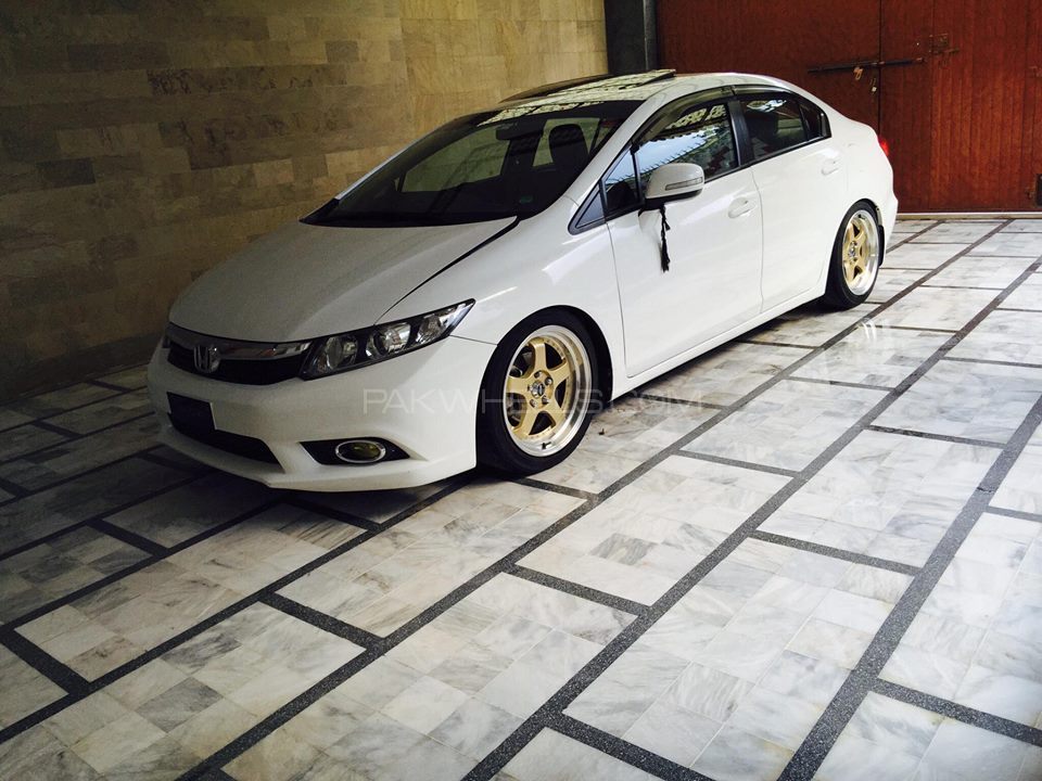 Honda Civic - 2015  Honda Civic - 2015  Image-2