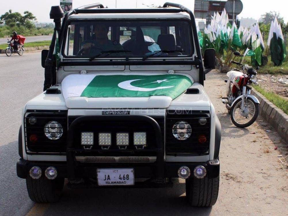 Land Rover Defender - 2006  Land Rover Defender - 2006  Image-2