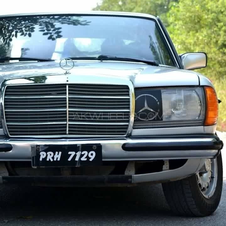 Mercedes Benz D Series - 1984  Image-1