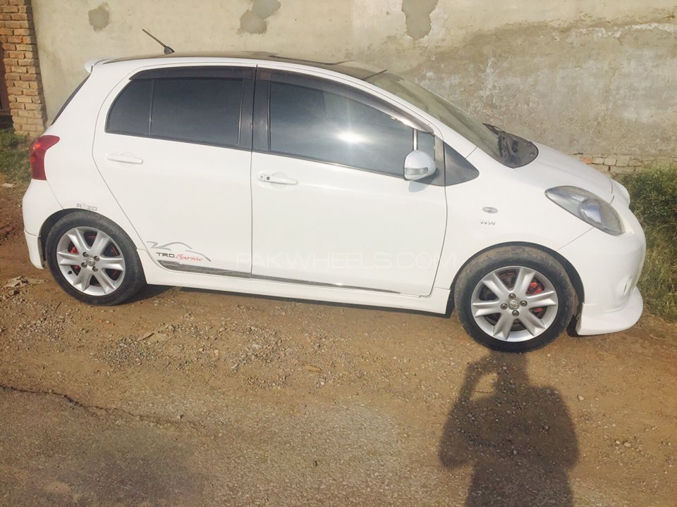 Toyota vitz 2007 года