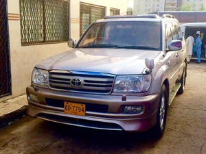 ٹویوٹا لینڈ کروزر - 2003