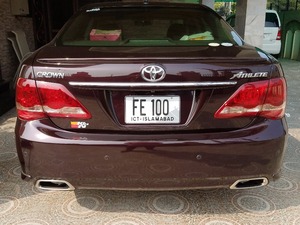 Toyota Crown - 2009