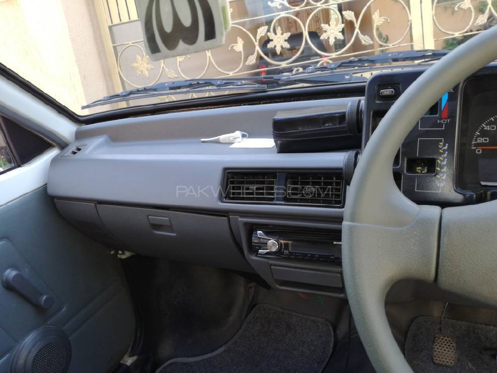 Suzuki Mehran - 2014  Suzuki Mehran - 2014  Image-2