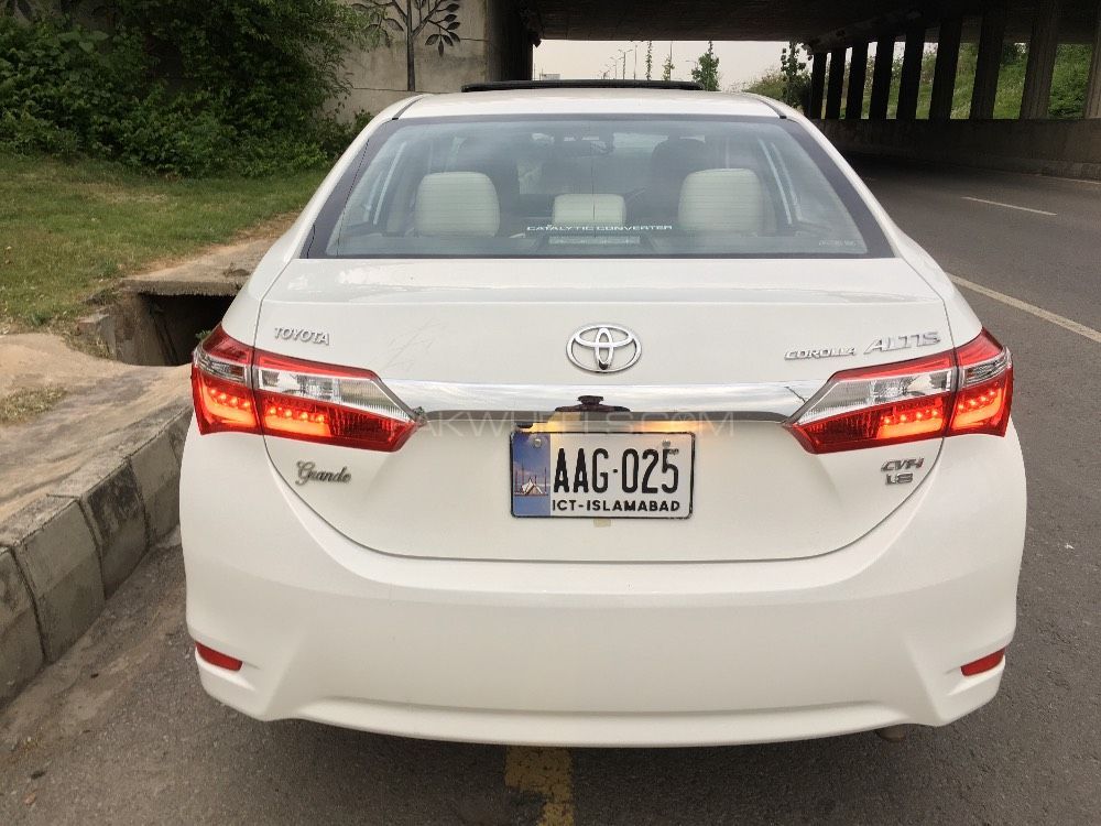 Toyota Corolla - 2017  Toyota Corolla - 2017  Image-2