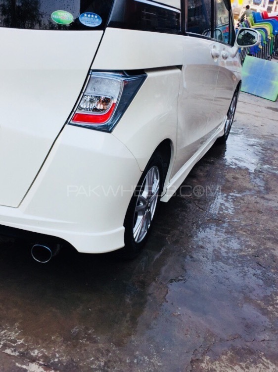 Honda Freed - 2012  Honda Freed - 2012  Image-3