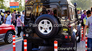 لینڈ روور ڈیفنڈر - 2005