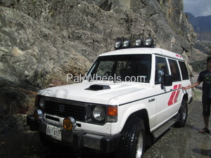 Mitsubishi Pajero - 1990