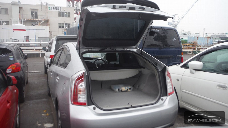 Toyota Prius - 2012  Toyota Prius - 2012  Image-4