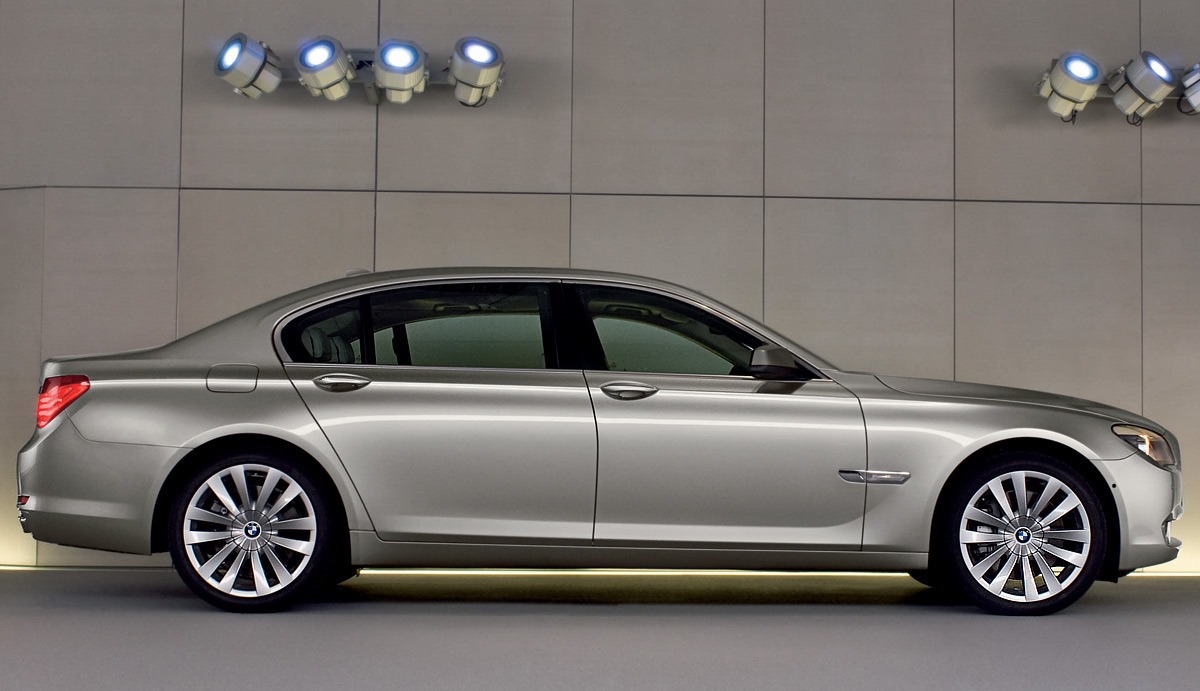 BMW 7 Series Exterior Side View