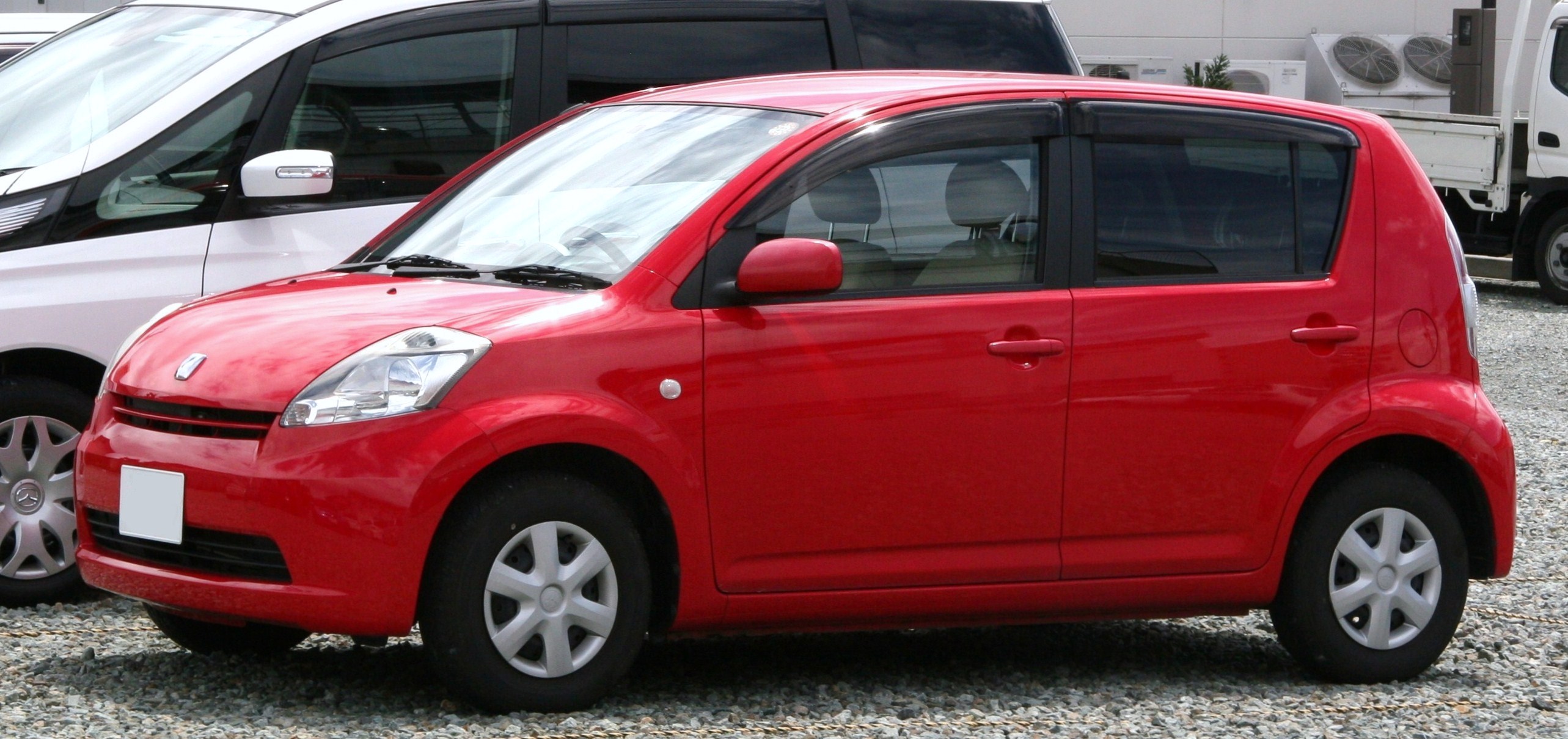 Toyota Passo Exterior Side View