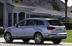 آوڈی کیو 7 Exterior Rear End آوڈی کیو 7 Exterior Rear End