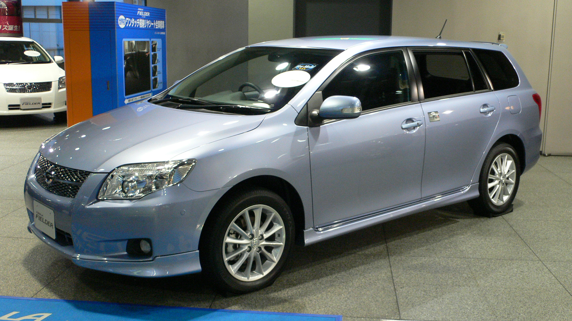 Toyota Corolla Fielder Exterior Side View
