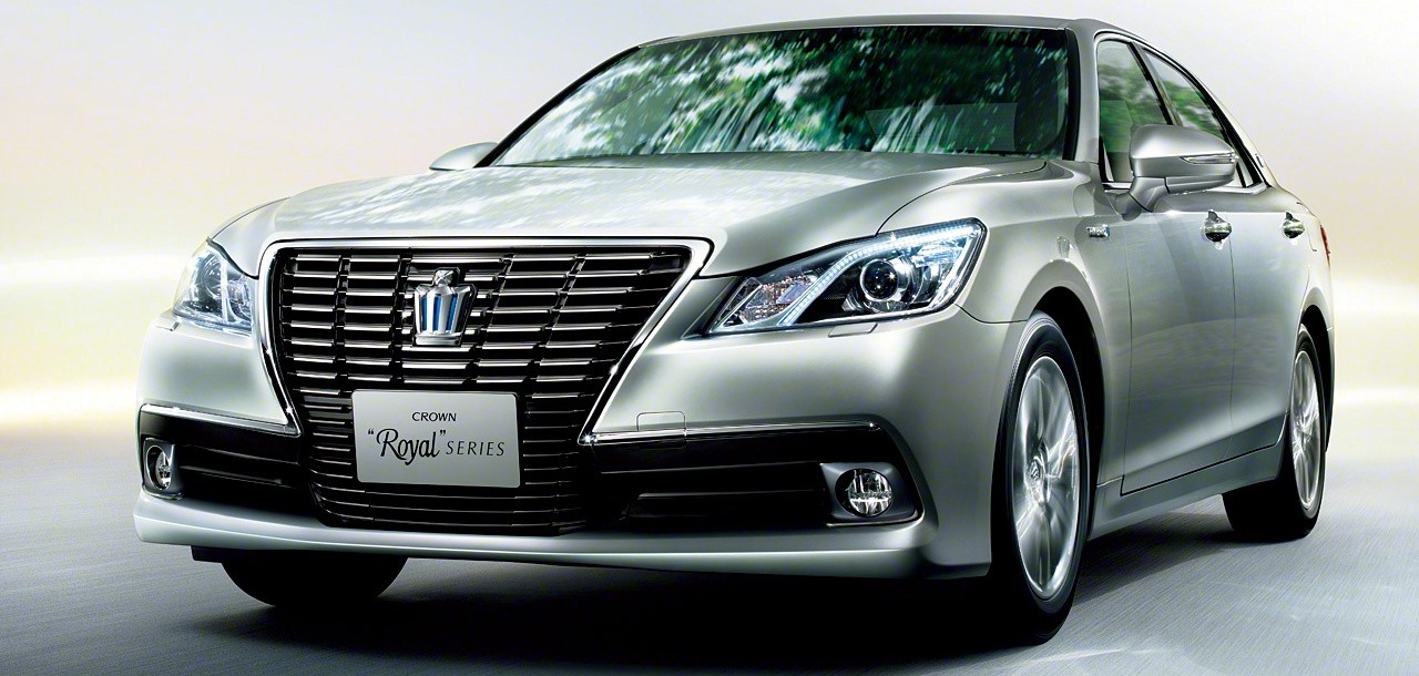 Toyota Crown Exterior Front End