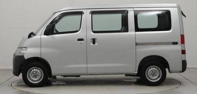 Toyota Town Ace Exterior Side Profile