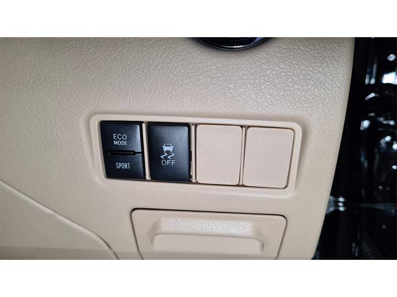 Toyota Yaris Interior Ativ X, Driving Modes and Traction Control