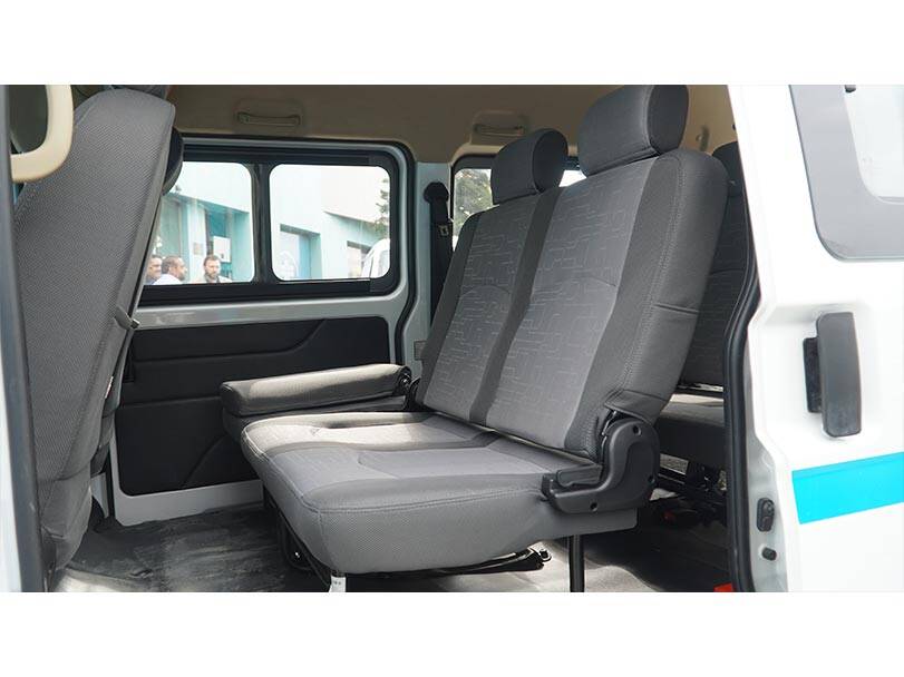 گگو 250 2024 Interior Adjustable Second Row Seats