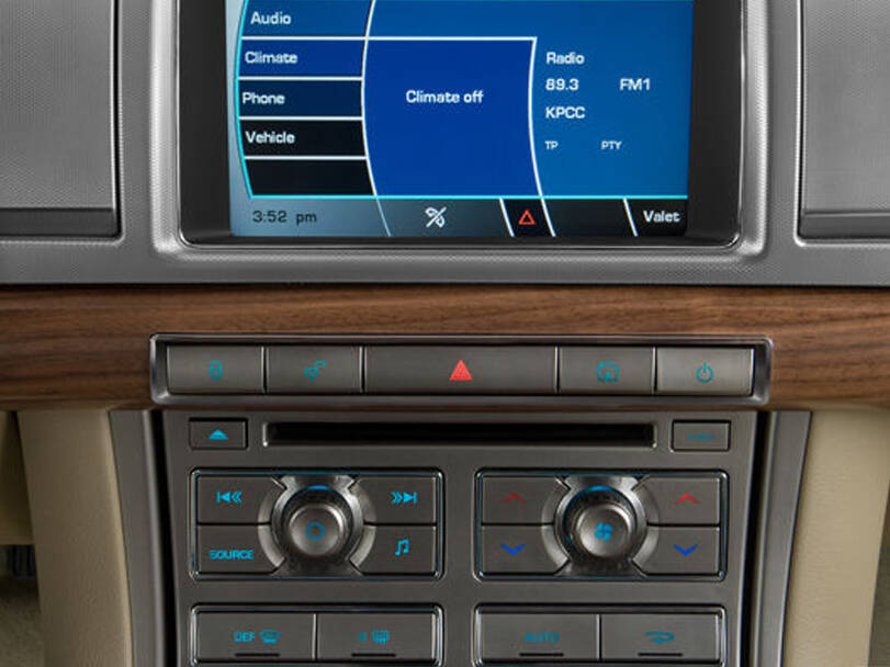 Jaguar XF 1st (X250) Generation Interior 