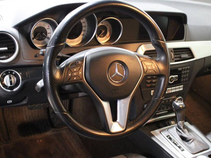 Mercedes Benz C Class Estate Interior 