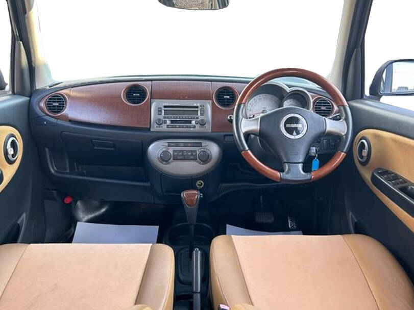 ڈائیہاتسو میرا جینو Interior 