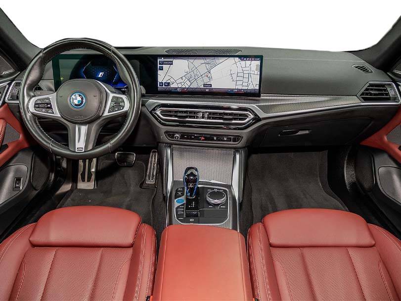 بی ایم ڈبلیو آئی 4 2025 Interior Dashboard