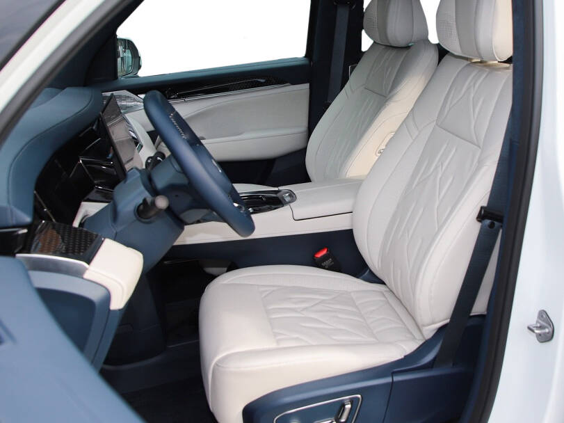 Zeekr 009 2025 Exterior Front Seats